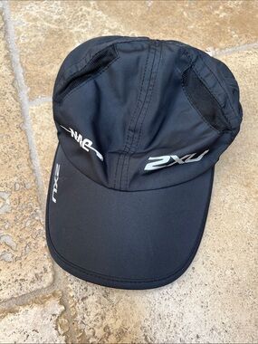 2XU Black Athletic Running Hat with Reflective Logos